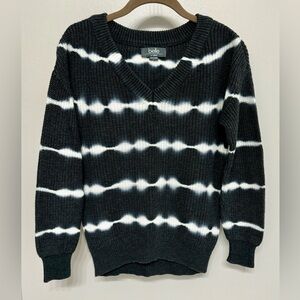 Black and White Tie Dye V-neck Sweater